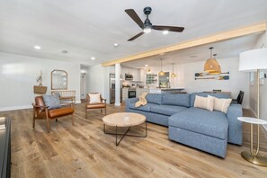 TV, offices - Sleeps 14 • Outdoor Patio • Firepit • Game Room (Fort Walton Beach)