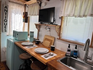 Private kitchen - The Tiny Den w/ Mountain View, Games, Fire Pit, 25 min to Gatlinburg (Cosby)