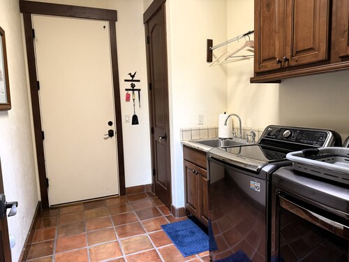 Sanctuary 205 at Tubac Resort; 6-Seat Golf Cart, 3BR/3BA, Walk to Golf & Spa