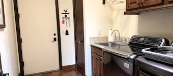 Sanctuary 205 at Tubac Resort; 6-Seat Golf Cart, 3BR/3BA, Walk to Golf & Spa