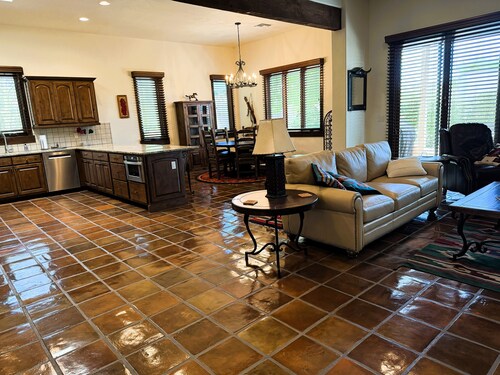 Sanctuary 205 at Tubac Resort; 6-Seat Golf Cart, 3BR/3BA, Walk to Golf & Spa