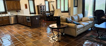 Sanctuary 205 at Tubac Resort; 6-Seat Golf Cart, 3BR/3BA, Walk to Golf & Spa