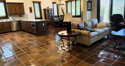 Sanctuary 205 at Tubac Resort; 6-Seat Golf Cart, 3BR/3BA, Walk to Golf & Spa