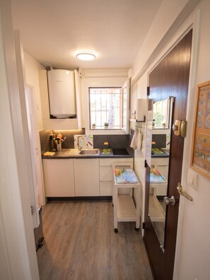 Coffee/tea maker, fridge, microwave, oven - Cosy Studio “Les Goélettes” with Sea View (Hyères)