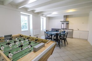 Games room - So Villas Boissière (79) - Heated pool - Basketball - 2 hours from Nantes - 30 people. (La Boissière-en-Gâtine)