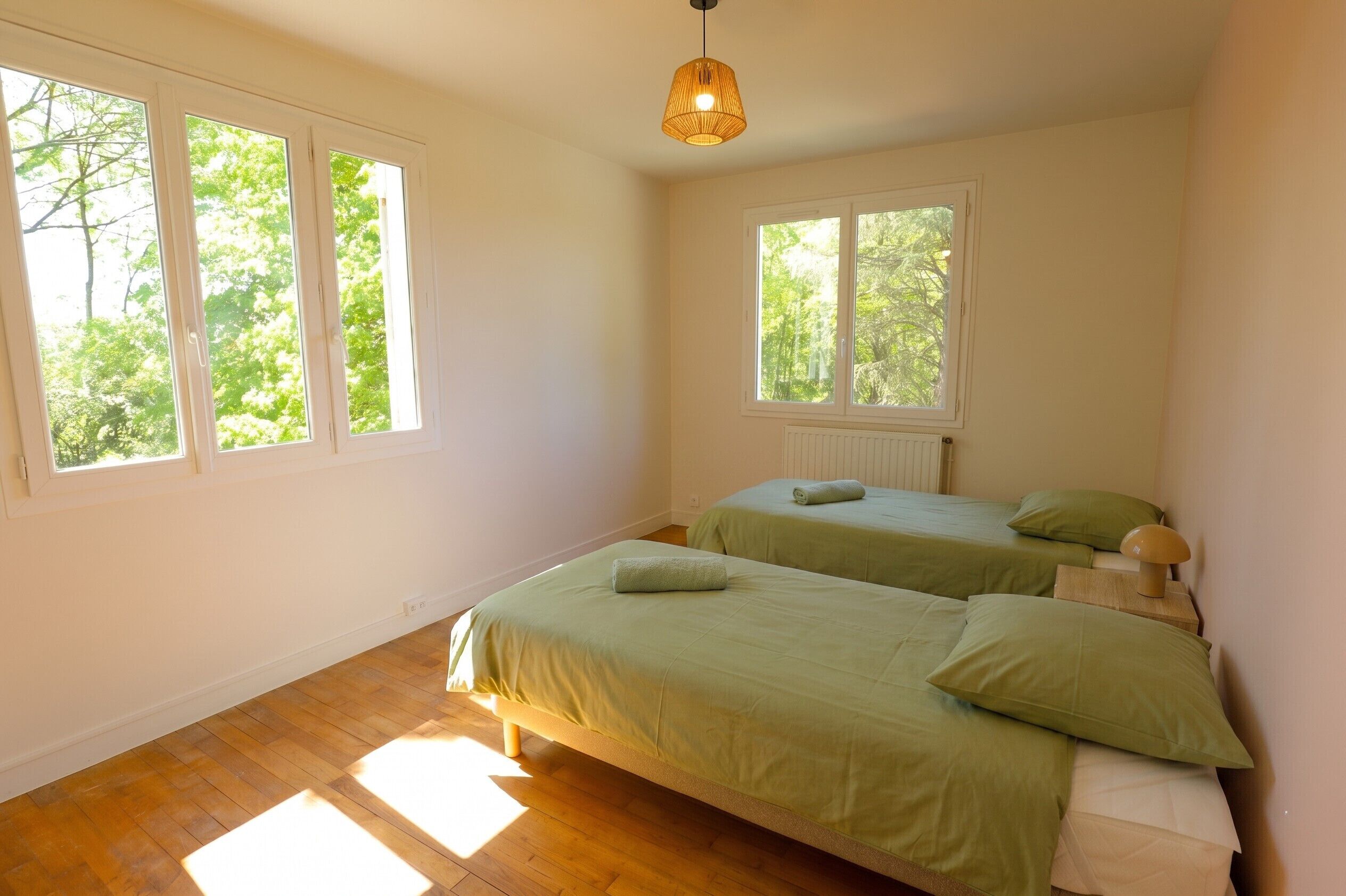 10 bedrooms, WiFi (free), bed sheets