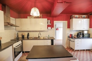 Coffee/tea maker, fridge, microwave, oven