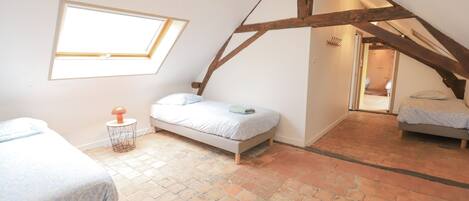 12 bedrooms, WiFi (free), bed sheets