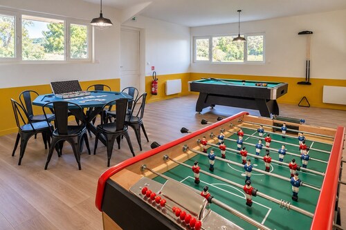 So Villa Poncin (01) - Indoor and outdoor pools - Citystade - 1 hour from Lyon/Geneva - Sleeps 60.