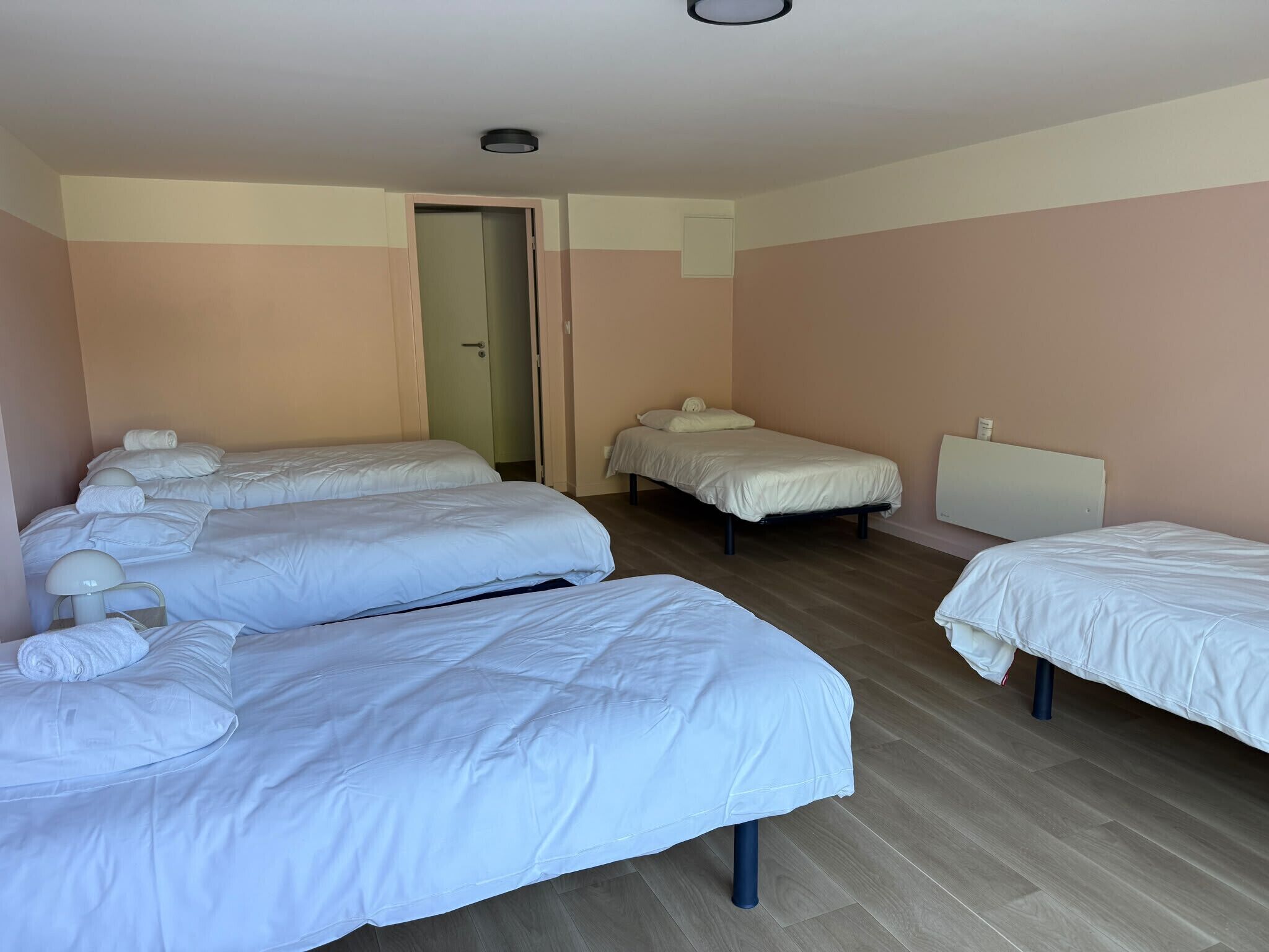 18 makuuhuonetta, ilmainen Wi-Fi, vuodevaatteet