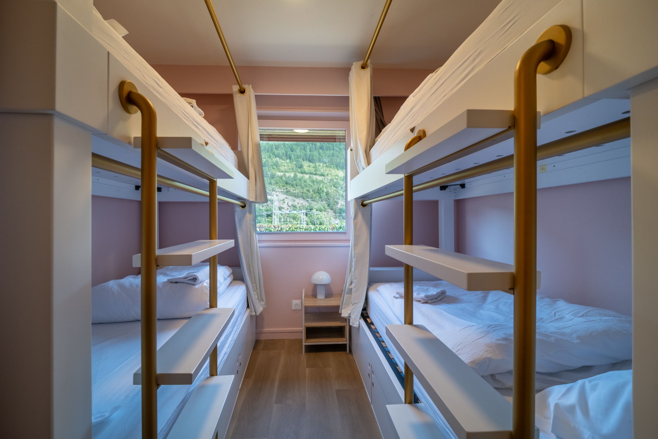 18 bedrooms, free WiFi, bed sheets