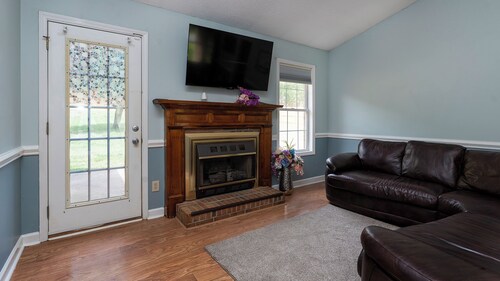 Cozy 3-Bedroom Home with Huge Backyard in Monroe