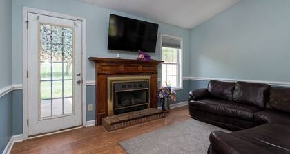 Cozy 3-Bedroom Home with Huge Backyard in Monroe