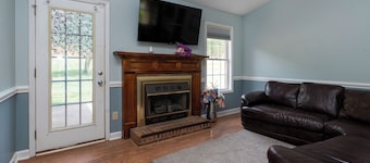 Cozy 3-Bedroom Home with Huge Backyard in Monroe