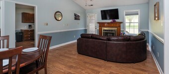 Cozy 3-Bedroom Home with Huge Backyard in Monroe