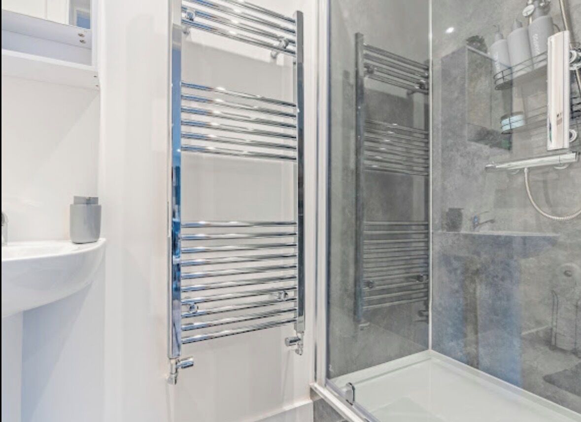 Shower, jetted bath, hair dryer, bidet