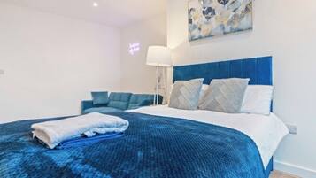 Iron/ironing board, WiFi, bed sheets