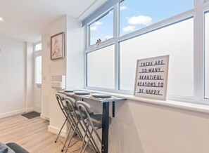 Dining - Nottingham CityCentre, Netflix, Smart Tv, Fast Wifi and Free Parking (Nottingham)