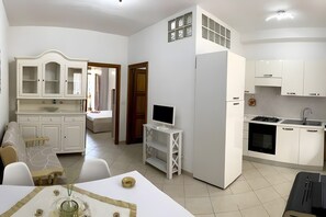 Frigorifero, forno, piano cottura, macchina per tè/caffè