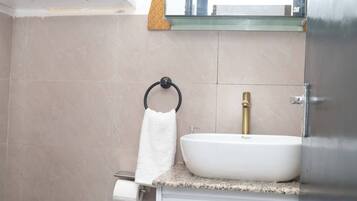 Apartment, 1 Bedroom | Bathroom
