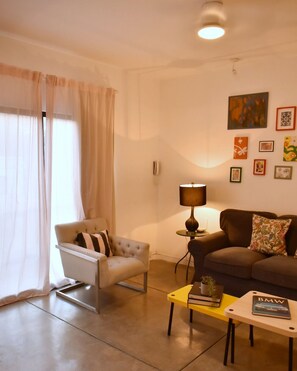 Living area - Spacious apartment + tranquility + style + walking distance to cafe (Guadalajara)
