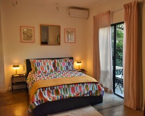 Iron/ironing board, WiFi, bed sheets - Spacious apartment + tranquility + style + walking distance to cafe (Guadalajara)