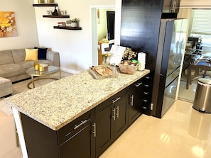 Interior - Warm Sundrenched 3BDR-bungalow in Sunrise w/Patio. Family & Pet friendly! (SUNRISE)