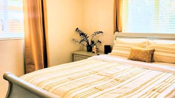 3 bedrooms, desk, iron/ironing board, free WiFi