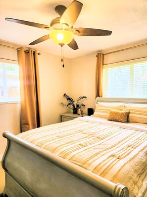 3 bedrooms, desk, iron/ironing board, free WiFi - Charming 3-bedroom bungalow in Sunrise with AC and patio family & pet friendly (SUNRISE)