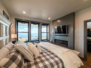 Travel cot, WiFi, bed sheets - Bear Lake Modern Family Retreat (Garden City)