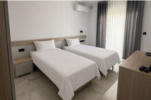 Iron/ironing board, WiFi, bed sheets - * Modern Cozy Stay Near Beach, Shops & Restaurants
* Brand New Apartment (Il-Gżira)