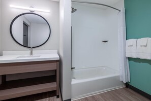 Suite, 2 Queen Beds, Non Smoking | Bathroom | Towels, soap, shampoo, toilet paper - Echo Suites Extended Stay By Wyndham Savannah Pooler (Savannah)