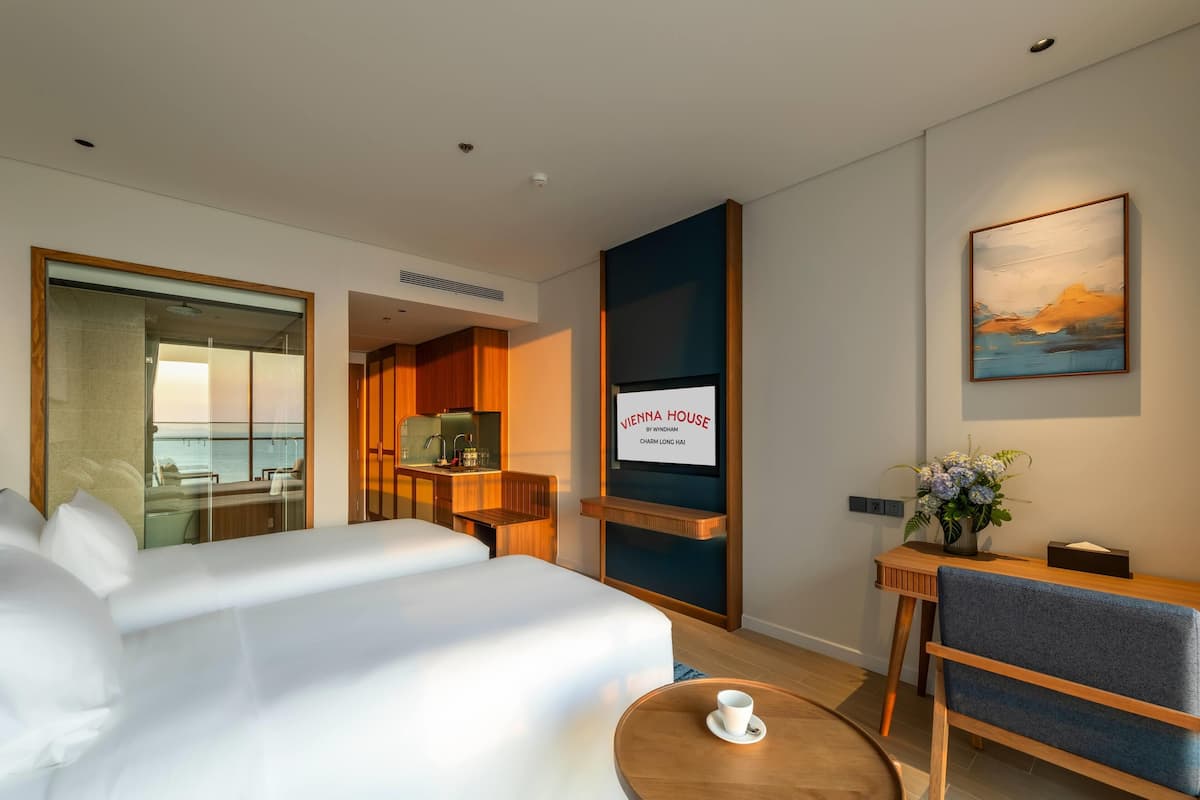 Deluxe Room, 2 Twin Beds, Sea View | Premium bedding, free minibar, in-room safe, desk