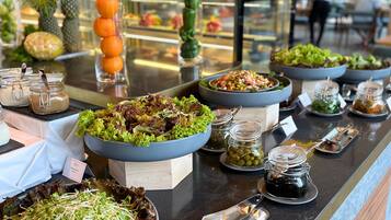 Free daily buffet breakfast