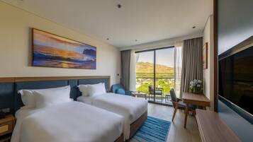Superior Room, 2 Single Beds, Mountain View