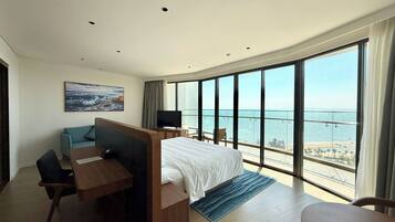 Premium bedding, free minibar, in-room safe, desk