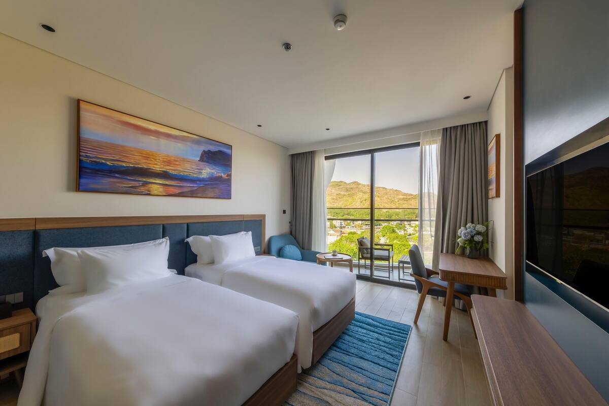 Superior Room, 2 Single Beds, Mountain View | Premium bedding, in-room safe, desk, laptop workspace