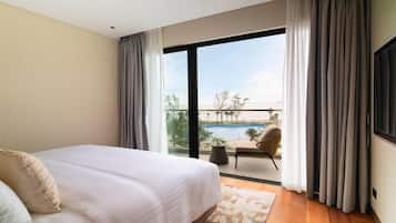 Premium bedding, free minibar, in-room safe, desk
