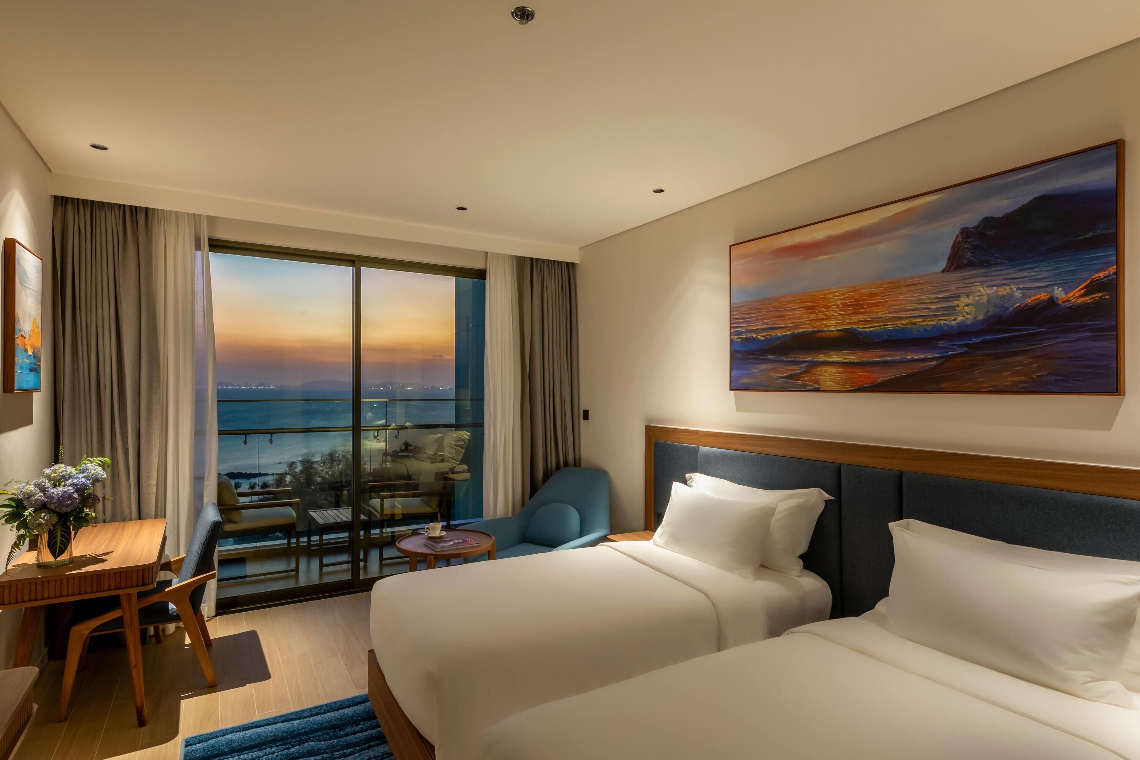 Quarto luxo, 2 camas de solteiro, vista para o mar | Roupas de cama premium, cofres nos quartos, escrivaninha