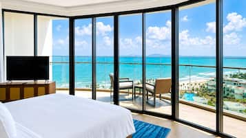 Junior Suite, 1 King Bed, Sea View | Premium bedding, in-room safe, desk, laptop workspace