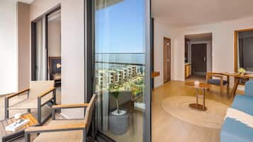 Premium bedding, free minibar, in-room safe, desk