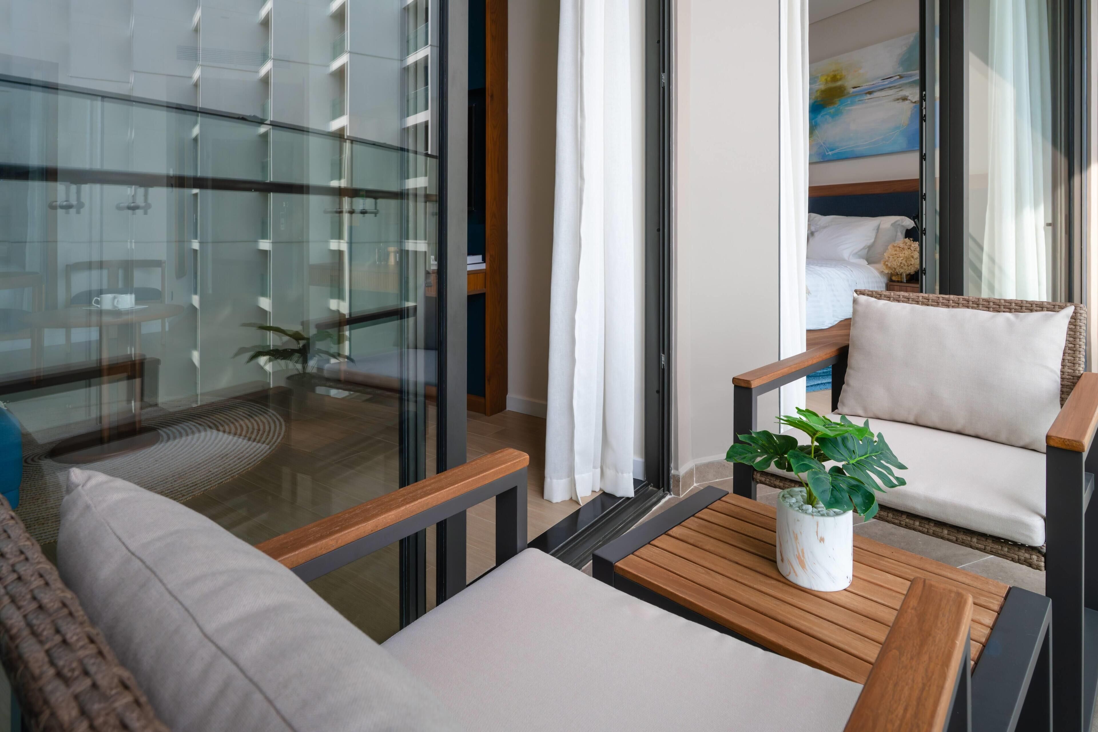 Premium bedding, free minibar, in-room safe, desk