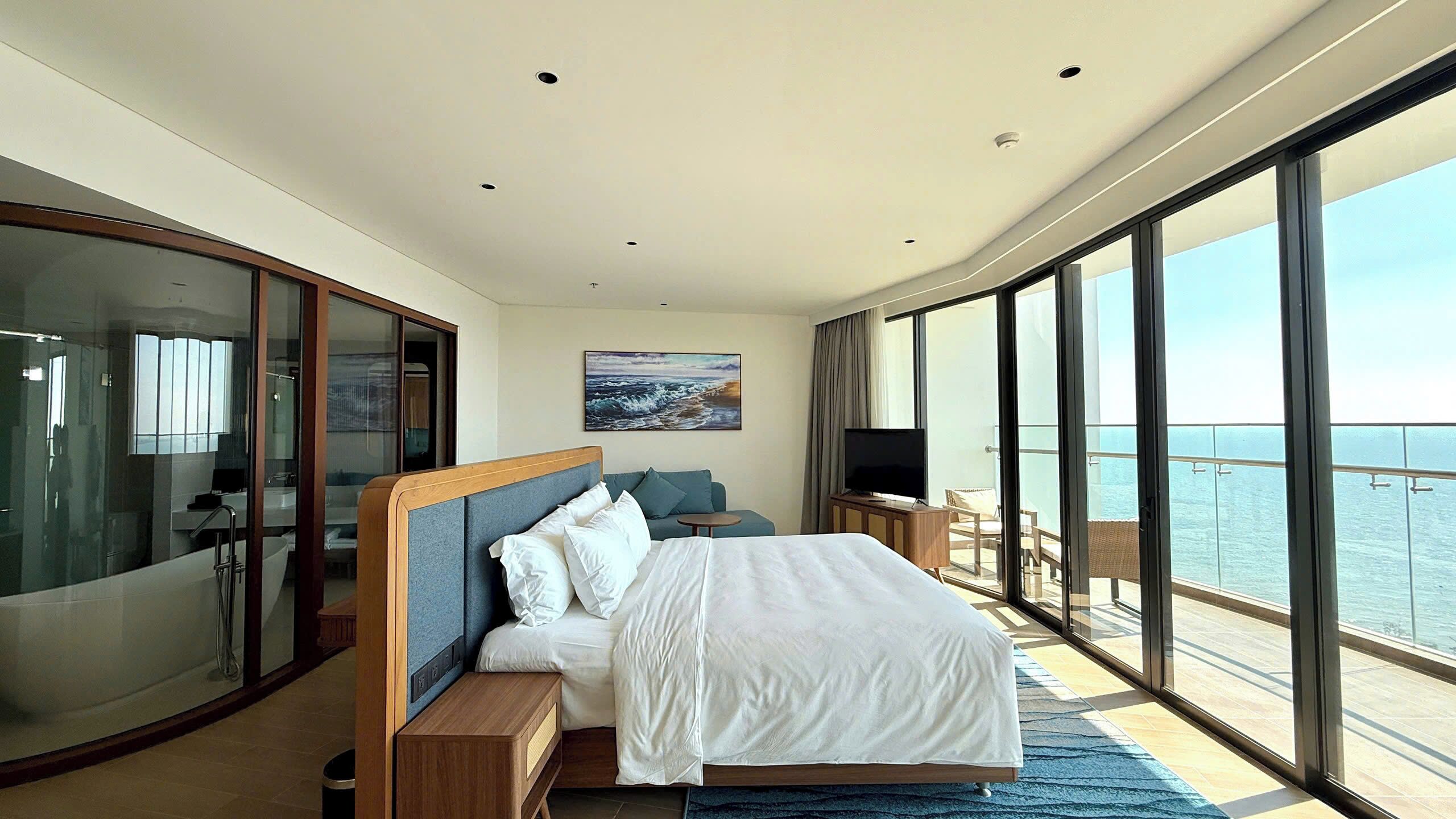 Junior Suite, 1 King Bed, Sea View