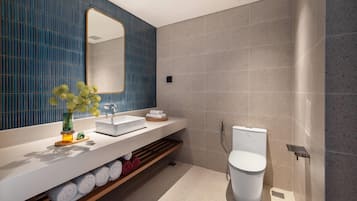 Family Suite, Multiple Beds, Sea View | Bathroom