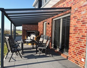 Outdoor dining - Vrbo Property (Wangerland)