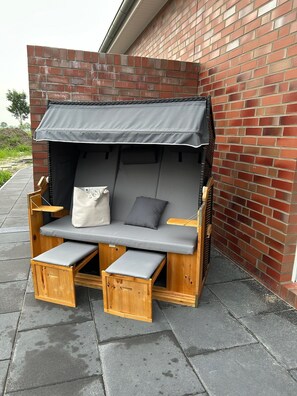 Terrace/patio - Vacation home by the lake for couples, families, close to the North Sea (Wangerland)