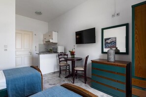 Studio, terrasse, bassengutsikt | Innvendig