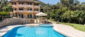 Nikiforos Apartments