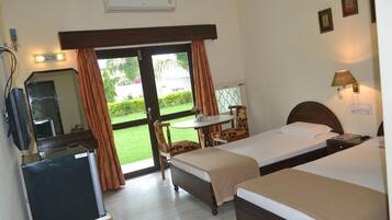 Standard Double or Twin Room, Garden View | Desk, laptop workspace, free WiFi