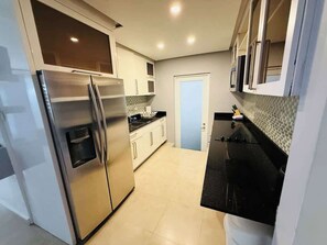 Coffee/tea maker, fridge, microwave, stovetop - Tropical Elegance Retreat II (San Juan)